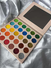 Load image into Gallery viewer, Hustlers Eyeshadow Pallete
